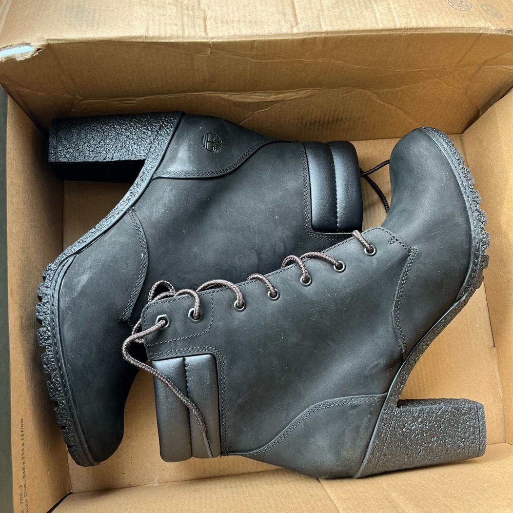 Timberland Black Lace Up Booties Size 9